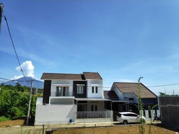 Villa Mewah Angsuran per Bulan Bebas Pemandangan Gunung di Malang SHM