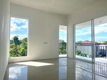 RUMAH CANTIK MEWAH 2LANTAI SIAP HUNI DI JIMBARAN
