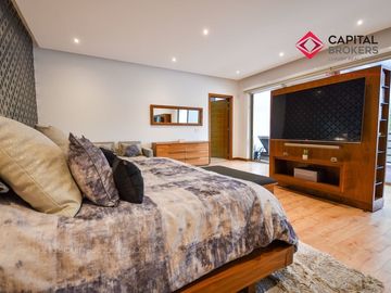 Casa en Venta de Lujo en Puerta de Hierro con Elevador y Cine