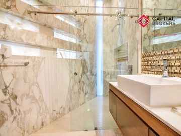 Casa en Venta de Lujo en Puerta de Hierro con Elevador y Cine