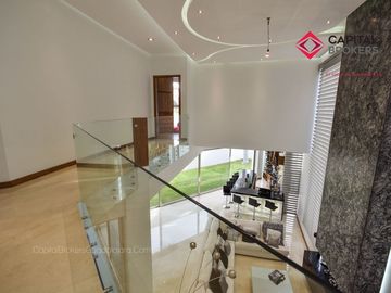Casa en Venta de Lujo en Puerta de Hierro con Elevador y Cine
