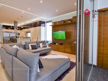 Casa en Venta de Lujo en Puerta de Hierro con Elevador y Cine