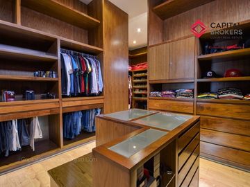 Casa en Venta de Lujo en Puerta de Hierro con Elevador y Cine