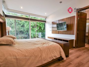 Casa en Venta de Lujo en Puerta de Hierro con Elevador y Cine
