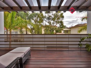 Casa en Venta de Lujo en Puerta de Hierro con Elevador y Cine