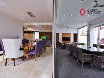 Casa en Venta de Lujo en Puerta de Hierro con Elevador y Cine