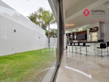 Casa en Venta de Lujo en Puerta de Hierro con Elevador y Cine