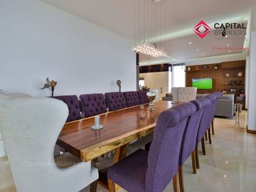 Casa en Venta de Lujo en Puerta de Hierro con Elevador y Cine