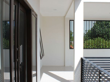 RUMAH MODERN IN PRESTIGIOUSE PURI GADING JIMBARAN
