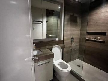 FOR SALE: 1 BR EDADES TOWER