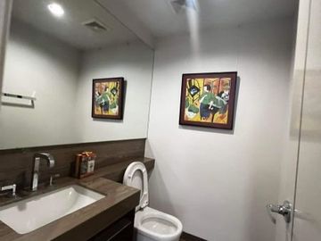 FOR SALE: 1 BR EDADES TOWER