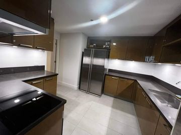 FOR SALE: 1 BR EDADES TOWER