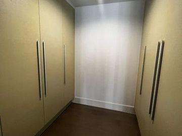 FOR SALE: 1 BR EDADES TOWER