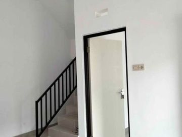 Dijual Rumah 2 Lantai di Belakang Apartement Begawan