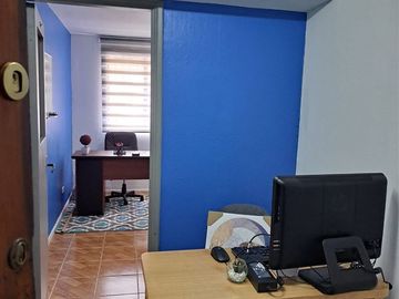 Oficina en Casco Histórico de Santiago Compañía con Teatinos