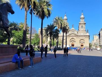 Oficina en Casco Histórico de Santiago Compañía con Teatinos