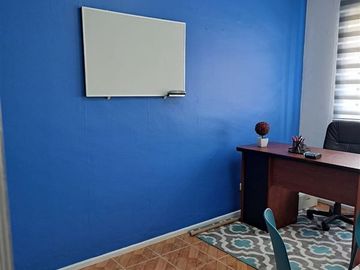 Oficina en Casco Histórico de Santiago Compañía con Teatinos