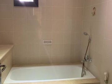 Rumah Dijual Graha Family Surabaya KT