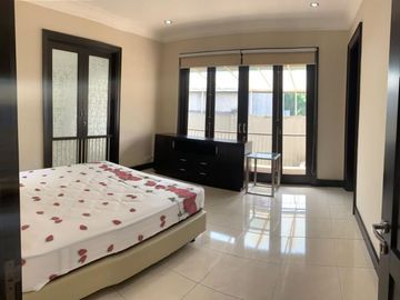Rumah Dijual Graha Family Surabaya KT