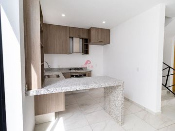 CASA EN VENTA EN MARIANO OTERO, ZAPOPAN, JAL.