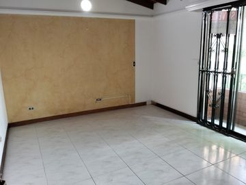 casa en arriendo en prados de sabaneta. Cod A28380