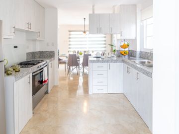 Espectacular casa de venta nueva  en Urb. Casalaguna /km 12 av. León Febres Cordero / Acepto Biess