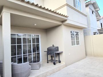 Espectacular casa de venta nueva  en Urb. Casalaguna /km 12 av. León Febres Cordero / Acepto Biess