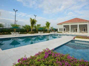 Espectacular casa de venta nueva  en Urb. Casalaguna /km 12 av. León Febres Cordero / Acepto Biess