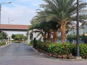 Espectacular casa de venta nueva  en Urb. Casalaguna /km 12 av. León Febres Cordero / Acepto Biess
