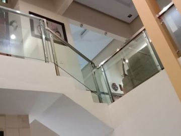 RUMAH MEWAH 2,5 LANTAI SIAP HUNI DEKAT BALAI KOTA JOGJA