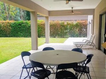 Casa en Springdale, Pilar