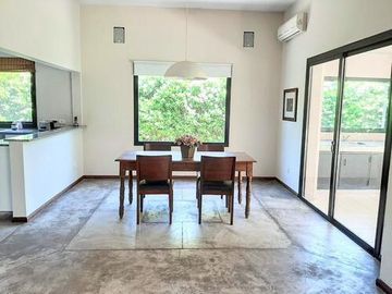 Casa en Springdale, Pilar