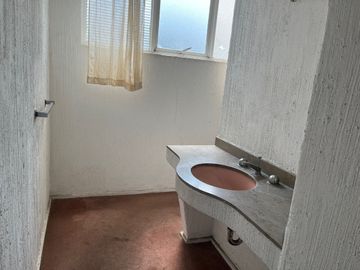 Casa en Venta en Lomas de Chapultepec para remodelar o demoler