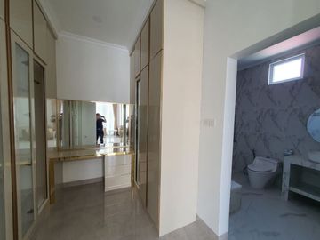 Rumah mewah luxury dalam dengan kolam renang pribadi, dalam perumahan elite Perumahan Merapi View