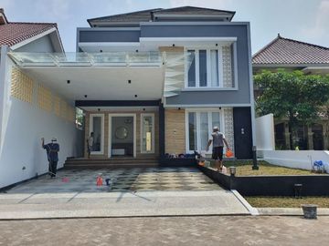 Rumah mewah luxury dalam dengan kolam renang pribadi, dalam perumahan elite Perumahan Merapi View