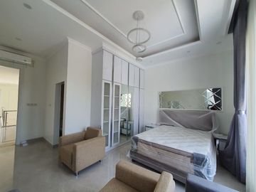Rumah mewah luxury dalam dengan kolam renang pribadi, dalam perumahan elite Perumahan Merapi View