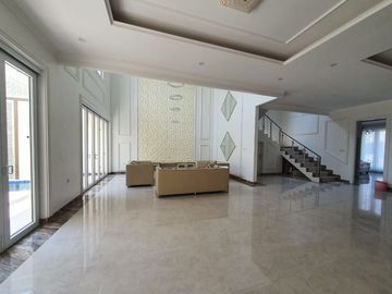 Rumah mewah luxury dalam dengan kolam renang pribadi, dalam perumahan elite Perumahan Merapi View
