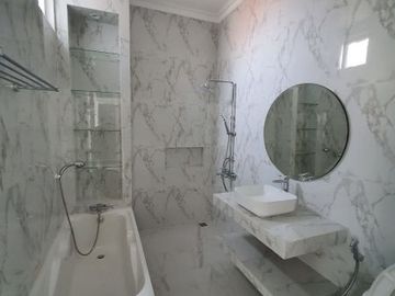 Rumah mewah luxury dalam dengan kolam renang pribadi, dalam perumahan elite Perumahan Merapi View