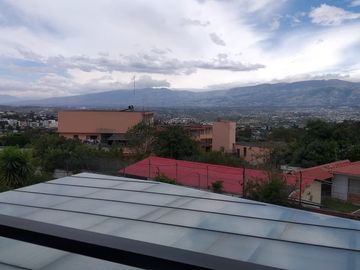 VENTA DE DEPARTAMENTO MODERNO 2 DORMITORIOS * CUMBAYA *