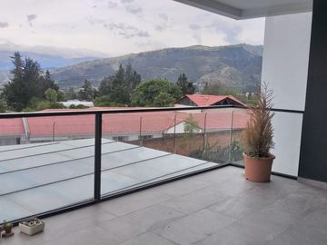 VENTA DE DEPARTAMENTO MODERNO 2 DORMITORIOS * CUMBAYA *