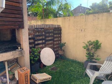 Departamento de 2 ambientes con cochera en venta en Olivos