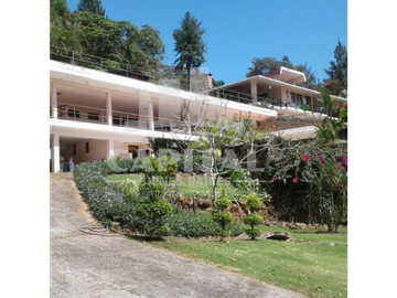 SE VENDE CASA CON VISTA A LA CIUDAD EN LAS VISTAS DE CERRO AZUL