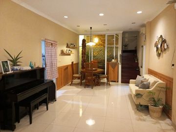 DIJUAL RUMAH HOEK MODERN SANGAT CANTIK DI TELAGA BESTARI TANGERANG
