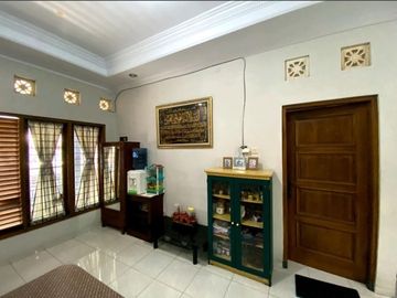 Rumah Mewah dalam Perum Seturan