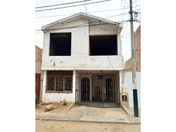 ✨ ¡Oportunidad Única en Chiclayo! ✨

Descubre tu nuevo hogar en la acogedora y céntrica ubicación de Urb. El Paraíso - Los Ángeles N° 235. Esta casa