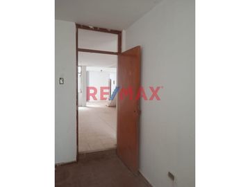 ✨ ¡Oportunidad Única en Chiclayo! ✨

Descubre tu nuevo hogar en la acogedora y céntrica ubicación de Urb. El Paraíso - Los Ángeles N° 235. Esta casa