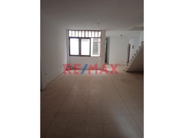✨ ¡Oportunidad Única en Chiclayo! ✨

Descubre tu nuevo hogar en la acogedora y céntrica ubicación de Urb. El Paraíso - Los Ángeles N° 235. Esta casa