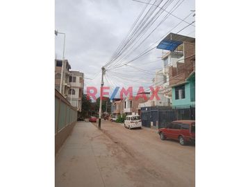 ✨ ¡Oportunidad Única en Chiclayo! ✨

Descubre tu nuevo hogar en la acogedora y céntrica ubicación de Urb. El Paraíso - Los Ángeles N° 235. Esta casa