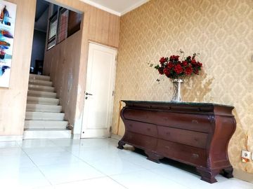 Rumah Hook Siap Huni Semi Furnish One Gate System Di Kebayoran Bintaro