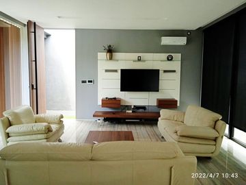 Di Jual Rumah Siap Huni Semi Furnished 4 Kamar di Setra Duta Bandung